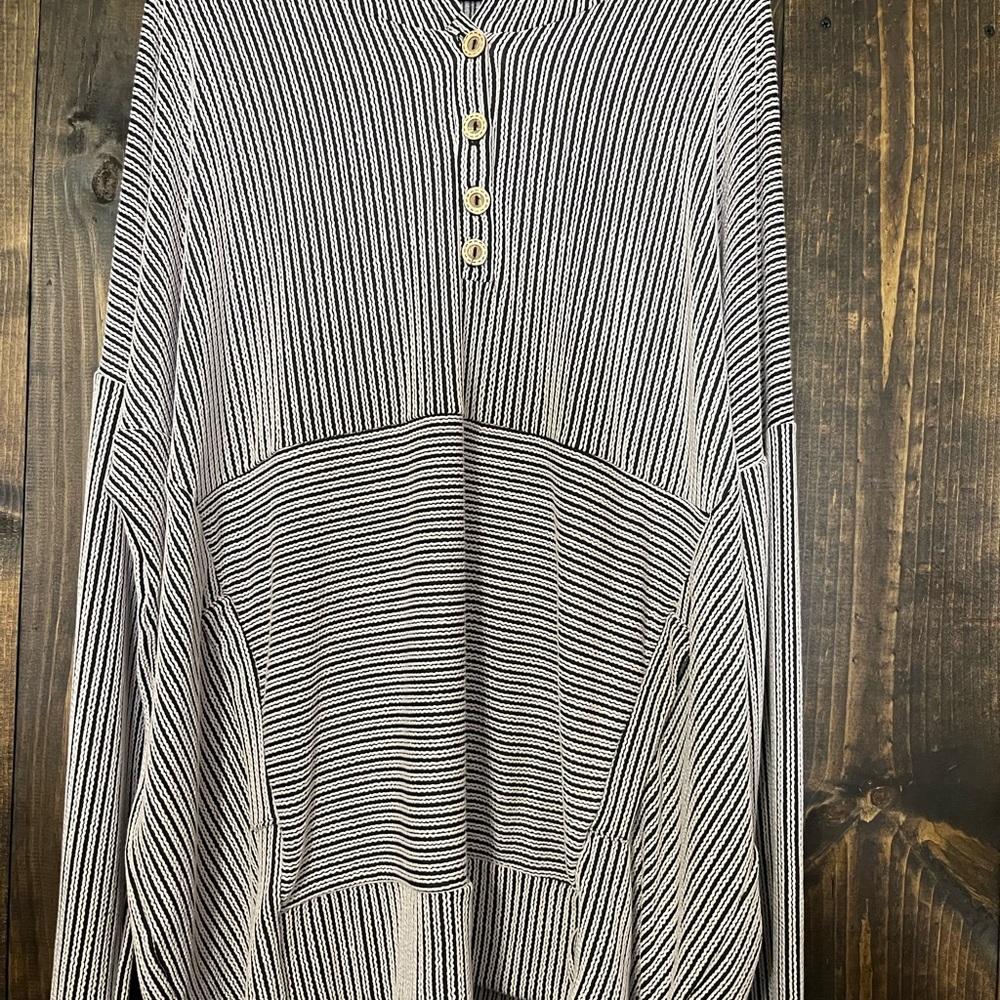 HEIMISH USA Monochrome Striped Top